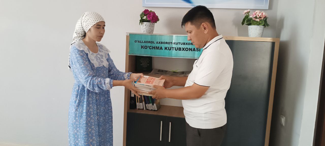 Ko'chma kutubxonada tuman  ayollari bilan "Ilmli ayol jamiyat tayanchi" mavzusida suhbat oʻtkazildi.