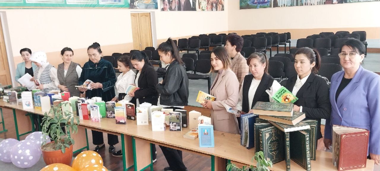 "Kitobxonlik oiladan boshlanadi" mavzusida davra suhbati o'tklazildi.