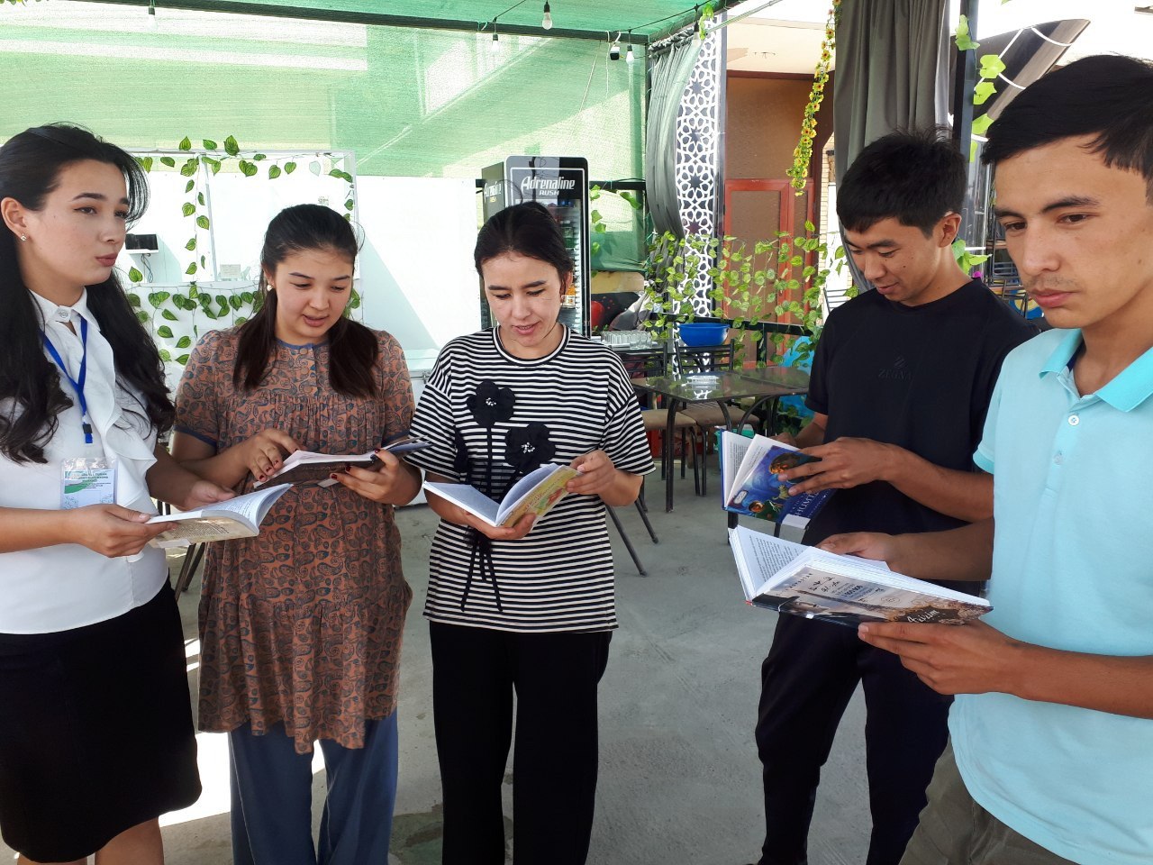 Ochiq osmon ostida kutubxona