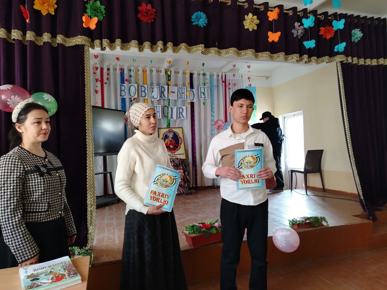 "Kitobxon millat" shiori ostida kitobxonlik haftaligi qizgʻin o'tmoqda.