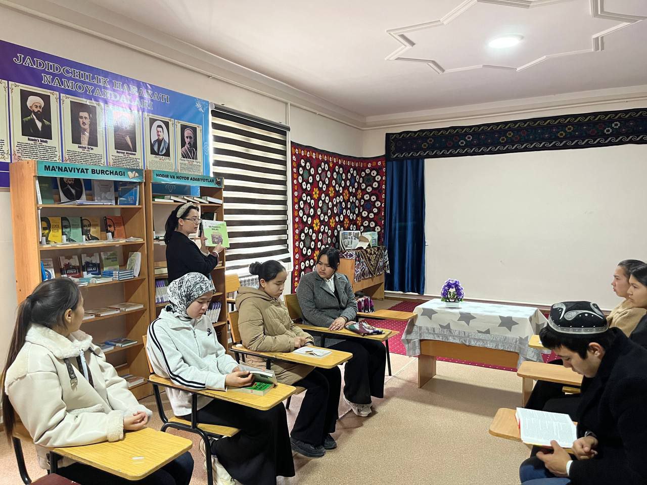 Yosh kitobxonlar bilan muloqot